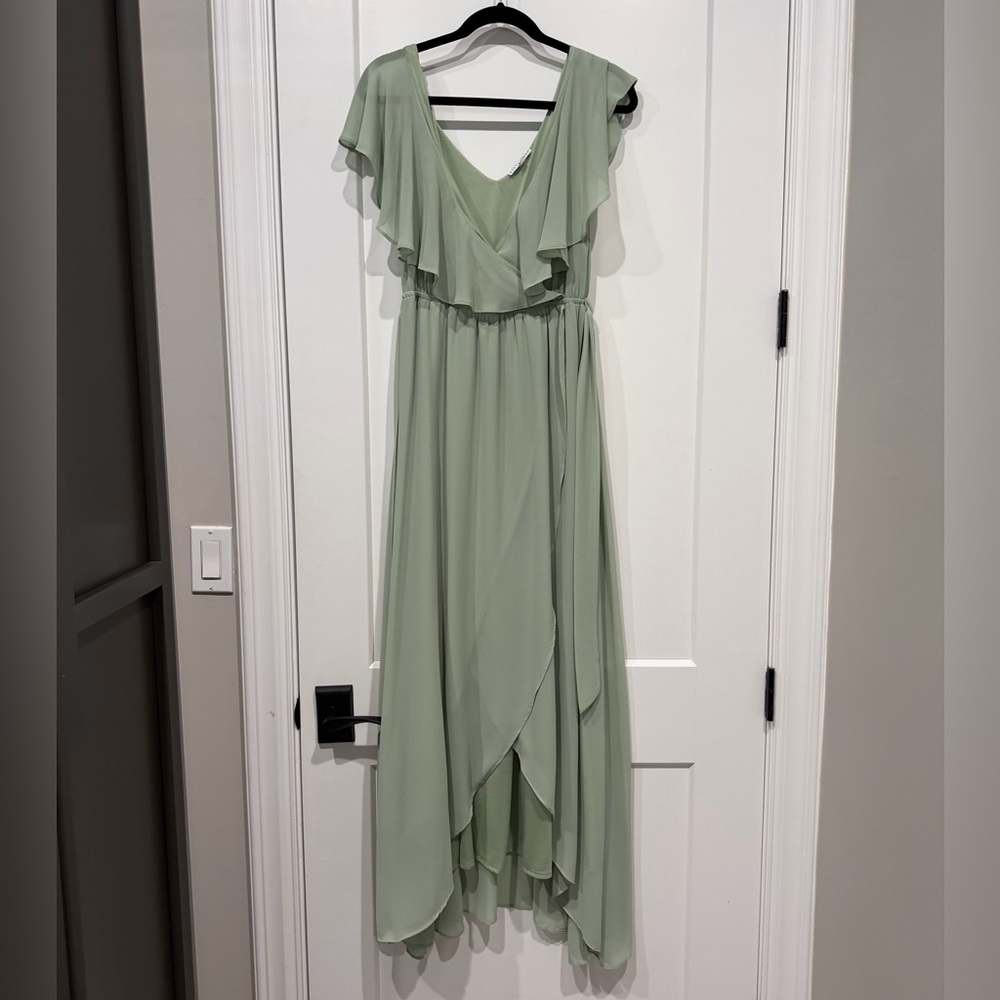 Katya Ruffle Maxi Sage Baltic Born Dress M Medium
Worn once for wedding.